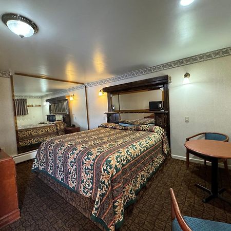 סקאוקוס Royal Motel מראה חיצוני תמונה