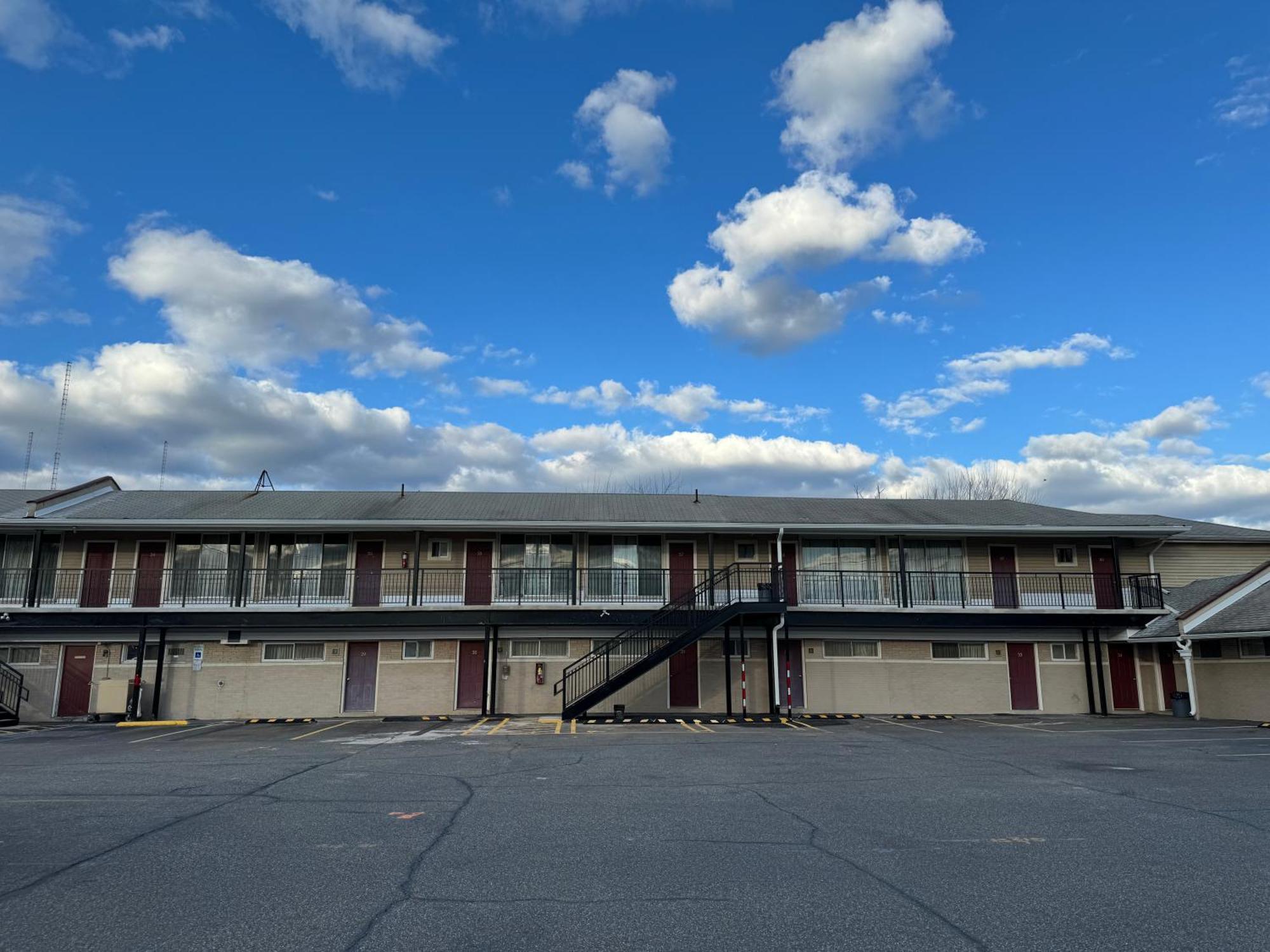 סקאוקוס Royal Motel מראה חיצוני תמונה